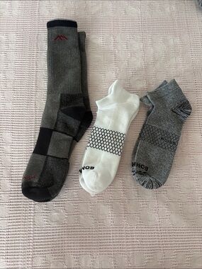 XL socks Bombas Darn Tough Men's Sock 3-Pack in Gray and White -